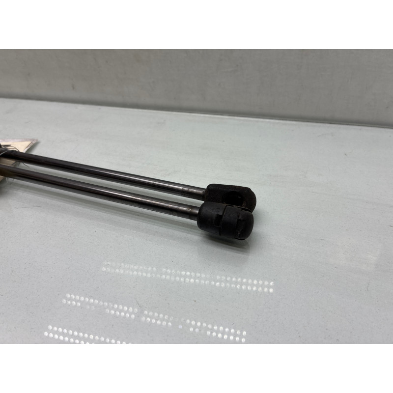 Verin de capot MERCEDES CLASSE E 207 Photo n°4