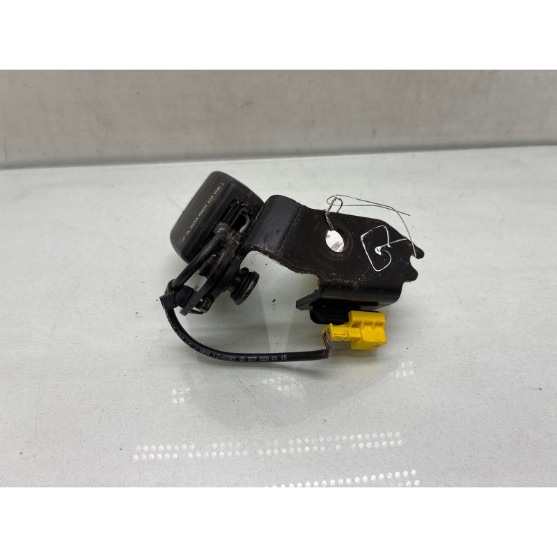 Attache ceinture arriere gauche MERCEDES CLASSE E 207 Photo n°3