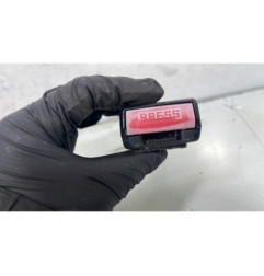 Attache ceinture avant gauche DACIA SANDERO 1