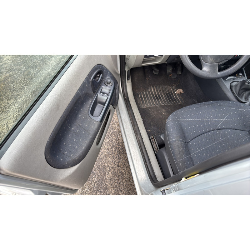 Pare choc arriere RENAULT CLIO 2 Photo n°20