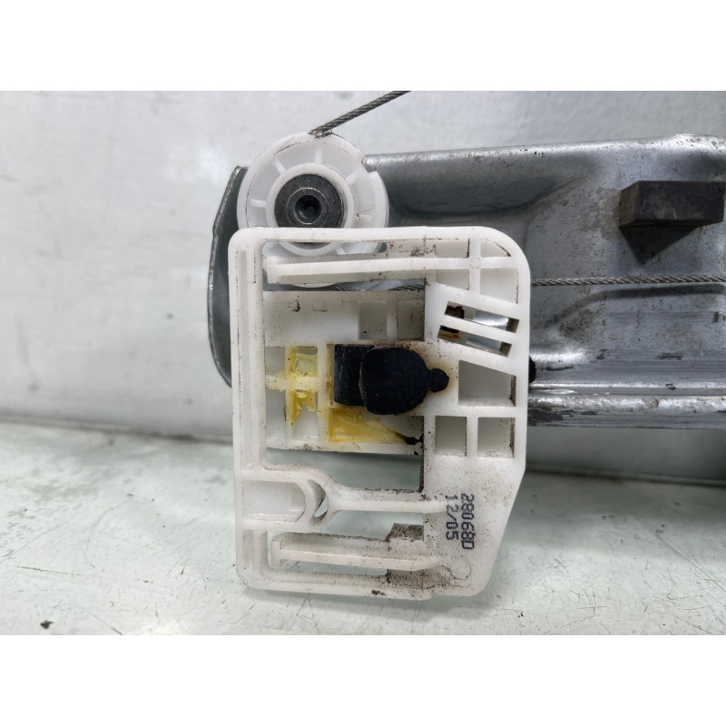 Leve vitre electrique arriere droit RENAULT MEGANE 2 Photo n°4
