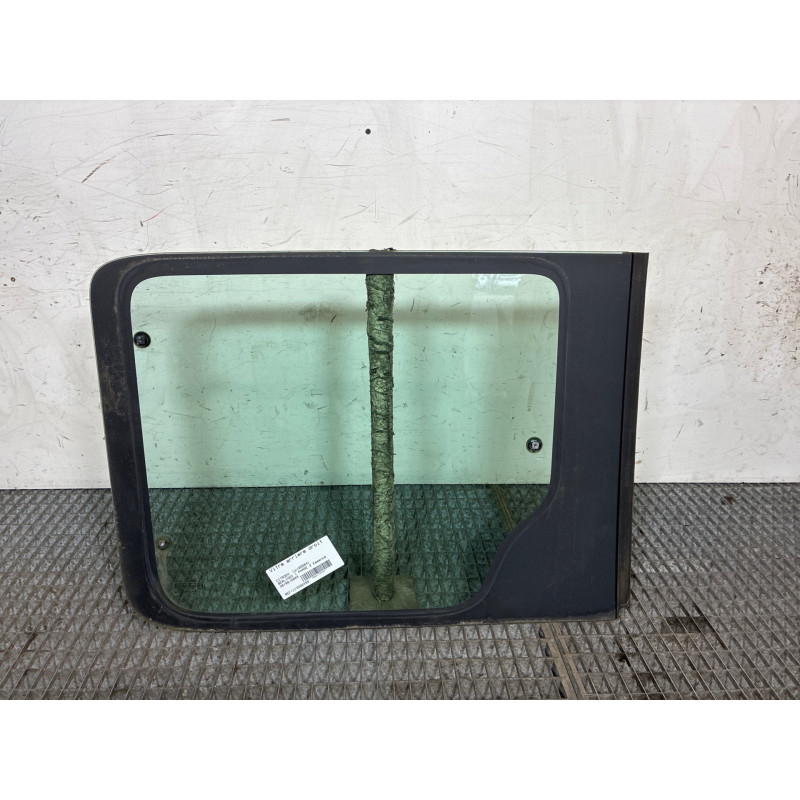 Vitre arriere droit CITROEN BERLINGO 1 Photo n°1