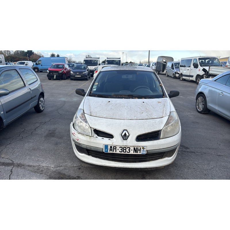 Pare boue avant gauche RENAULT CLIO 3 Photo n°15