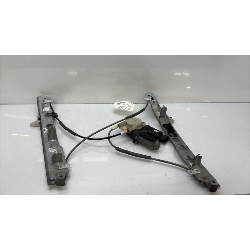 Leve vitre electrique avant gauche RENAULT MEGANE 2 Photo n°1