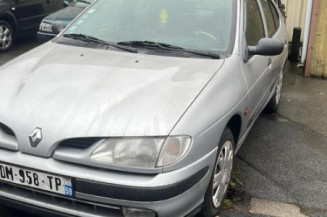 Serrure avant droit RENAULT MEGANE 1