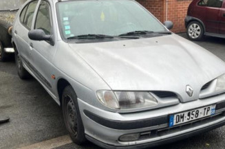 Serrure avant droit RENAULT MEGANE 1