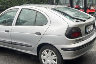 Serrure avant droit RENAULT MEGANE 1