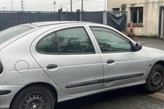 Serrure avant droit RENAULT MEGANE 1