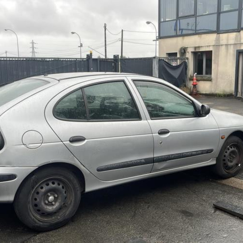 Serrure avant droit RENAULT MEGANE 1 Photo n°8
