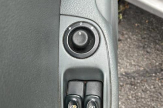 Serrure avant droit RENAULT MEGANE 1