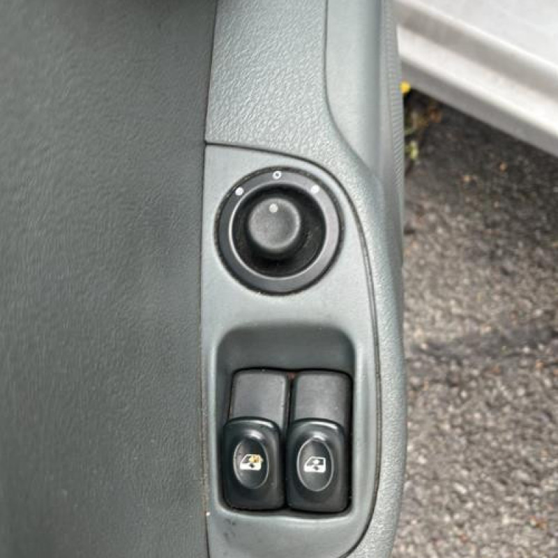 Serrure avant droit RENAULT MEGANE 1 Photo n°9