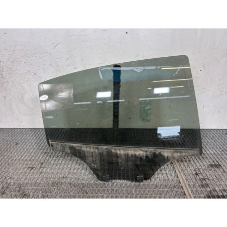 Vitre arriere droit PEUGEOT 208 1 Photo n°1