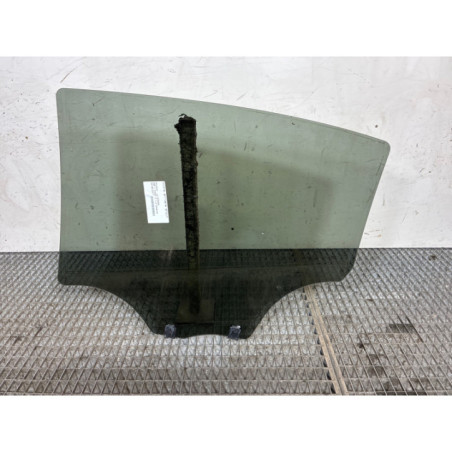 Vitre arriere droit PEUGEOT 208 1