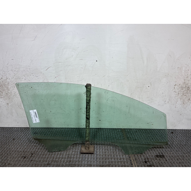 Vitre avant gauche CITROEN C2 Photo n°2