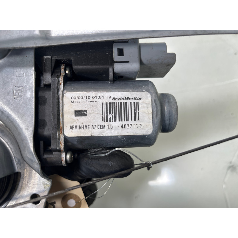 Leve vitre electrique avant gauche PEUGEOT 207 Photo n°4
