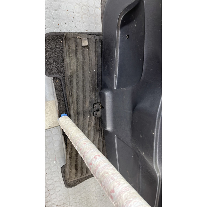 Malle/Hayon arriere RENAULT CLIO 3 Photo n°5