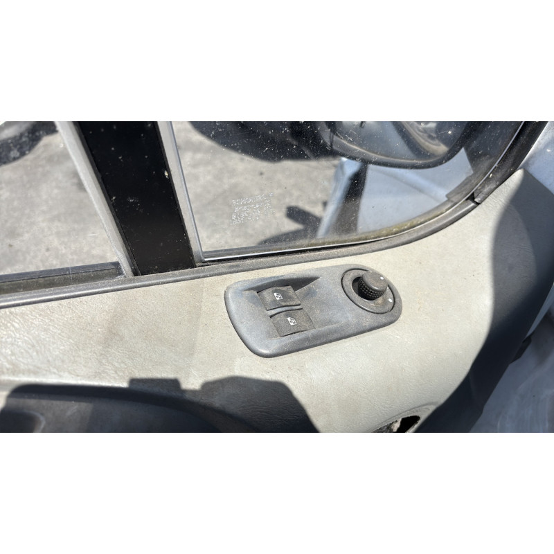 Poignee porte avant gauche RENAULT TRAFIC 2 Photo n°14
