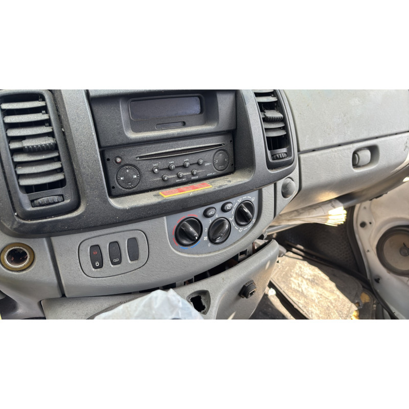Poignee porte avant gauche RENAULT TRAFIC 2 Photo n°17