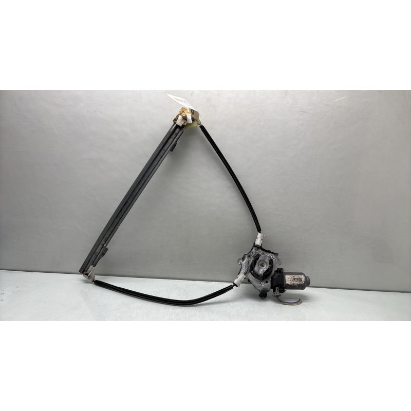 Leve vitre electrique avant droit RENAULT CLIO 2 Photo n°1