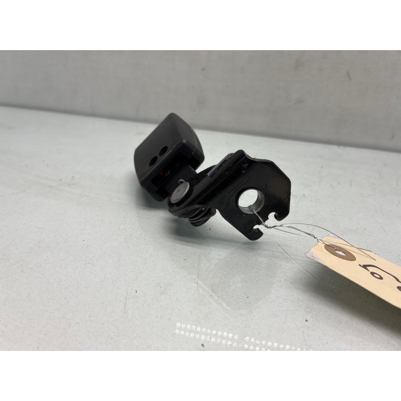 Attache ceinture arriere gauche FORD FIESTA 6 Photo n°2