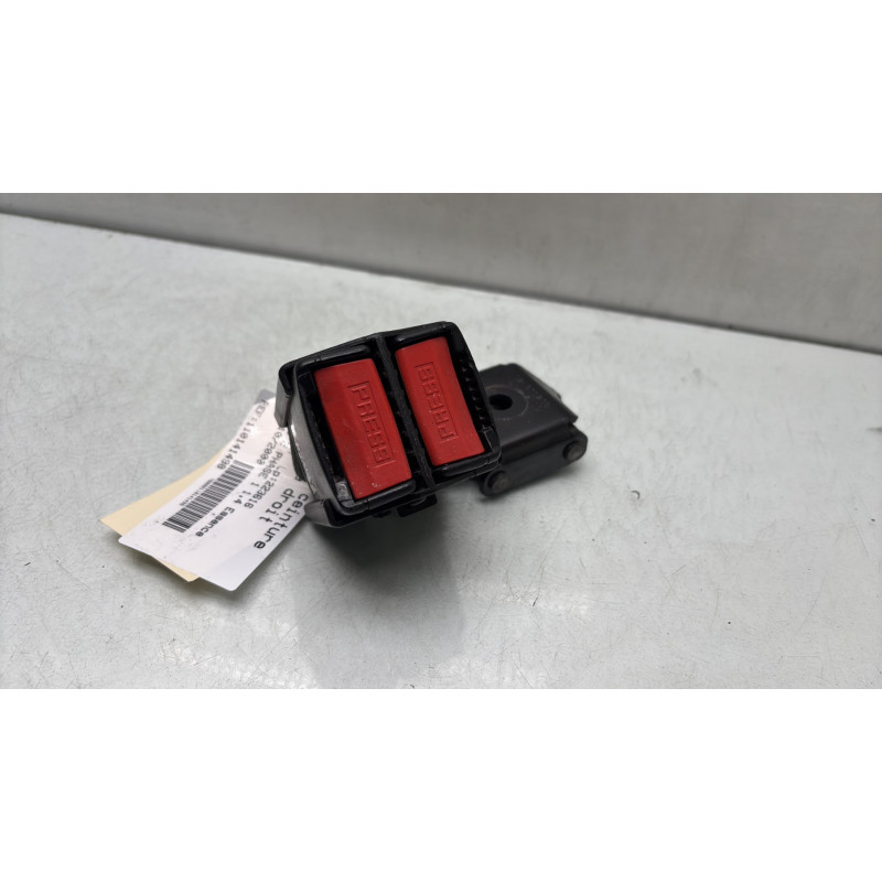 Attache ceinture arriere droit RENAULT CLIO 2 Photo n°1