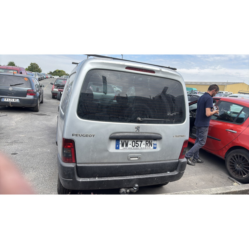 Feu arriere stop central PEUGEOT PARTNER 1 Photo n°8