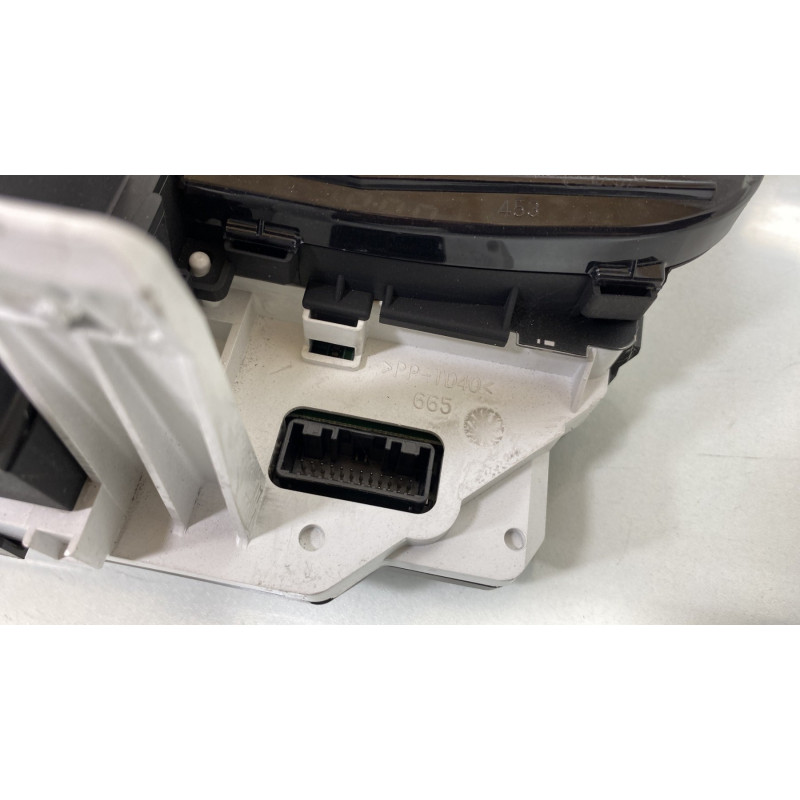 Compteur TOYOTA YARIS 2 Photo n°4