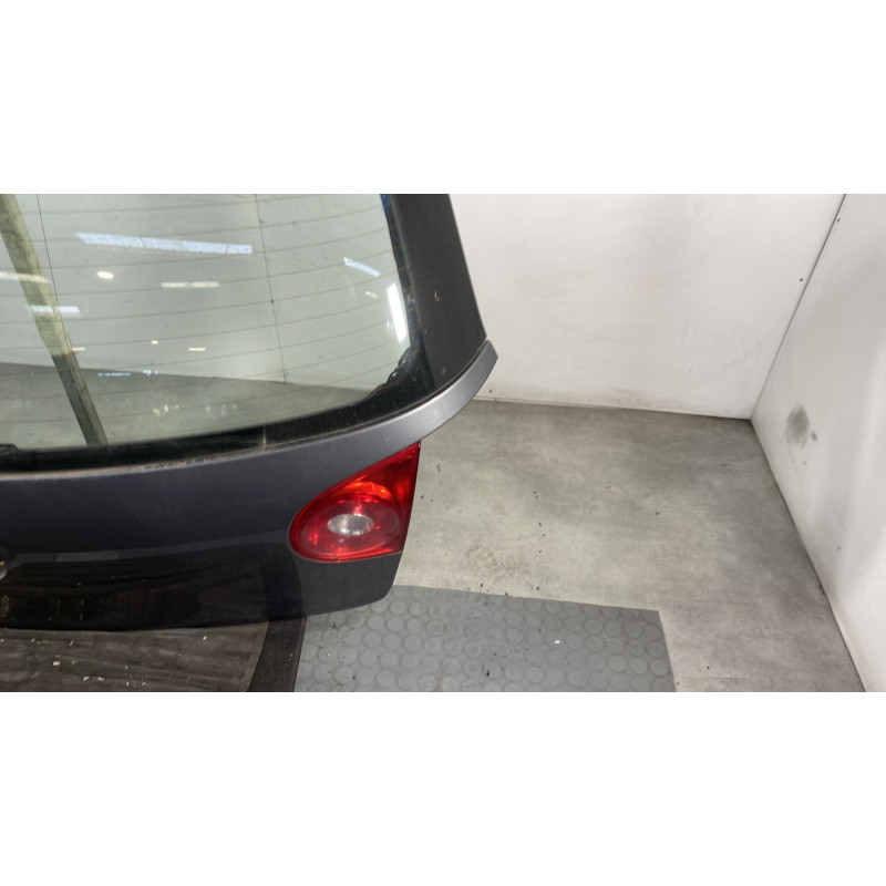Malle/Hayon arriere VOLKSWAGEN GOLF 5 Photo n°4
