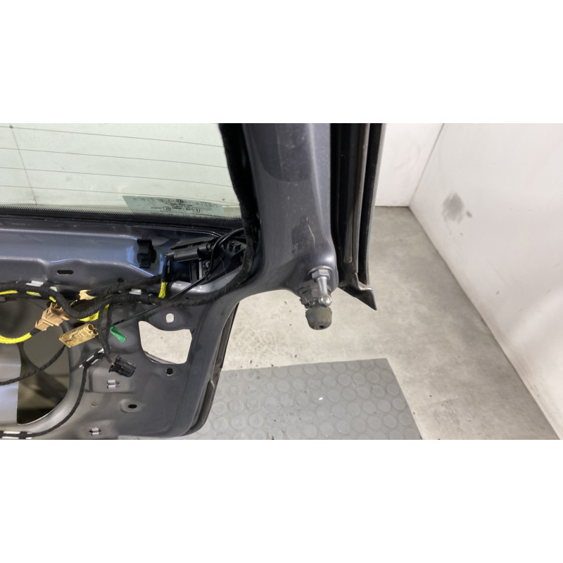 Malle/Hayon arriere VOLKSWAGEN GOLF 5 Photo n°8