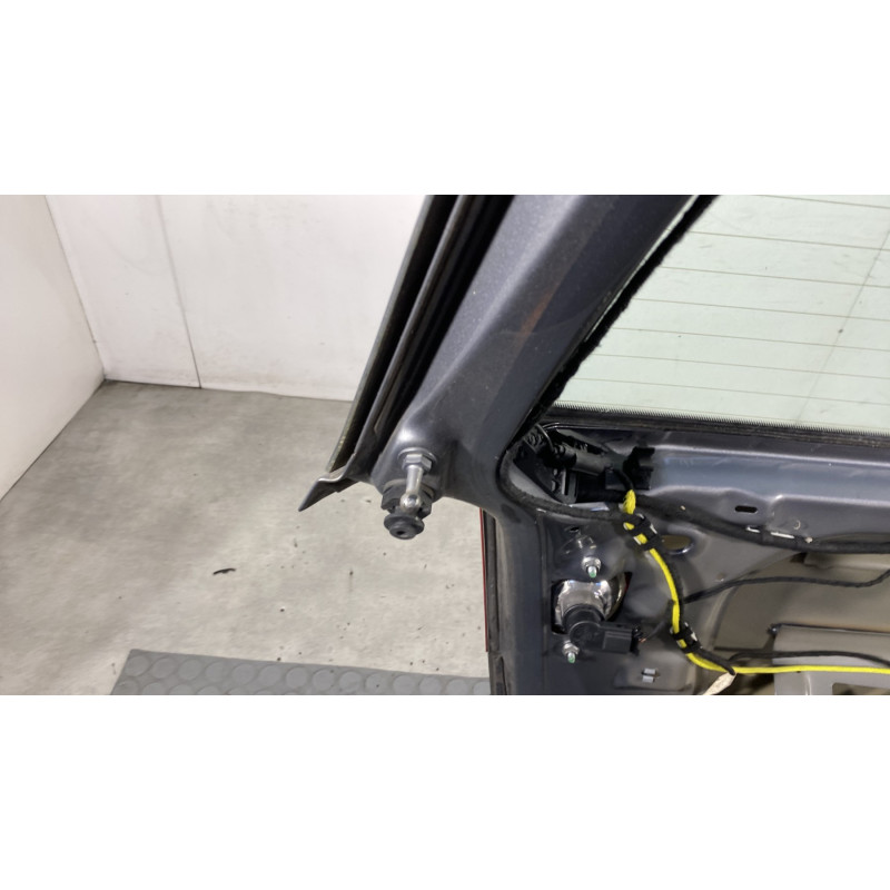 Malle/Hayon arriere VOLKSWAGEN GOLF 5 Photo n°9