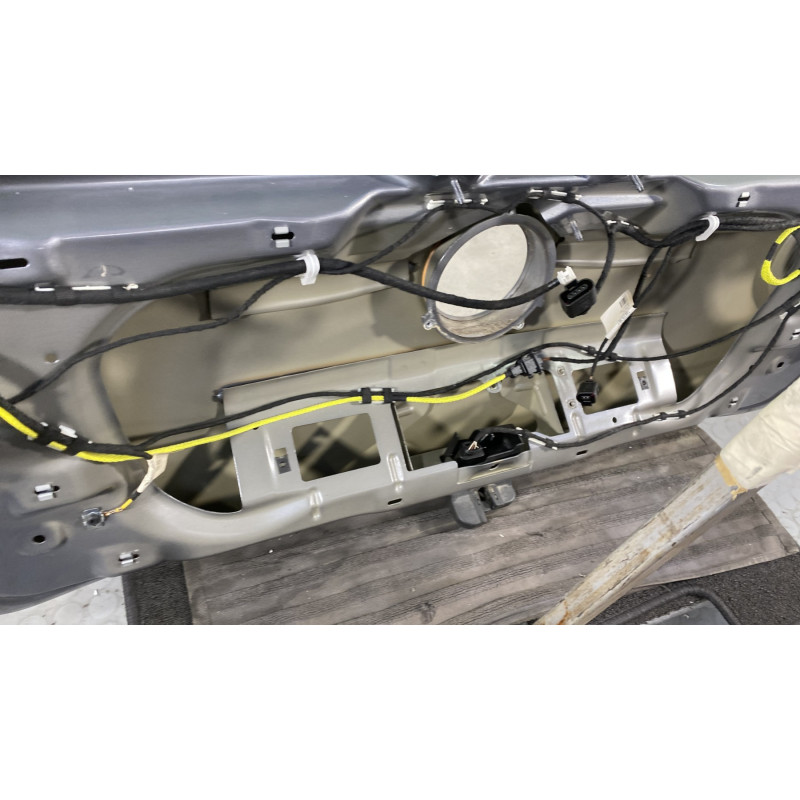 Malle/Hayon arriere VOLKSWAGEN GOLF 5 Photo n°10