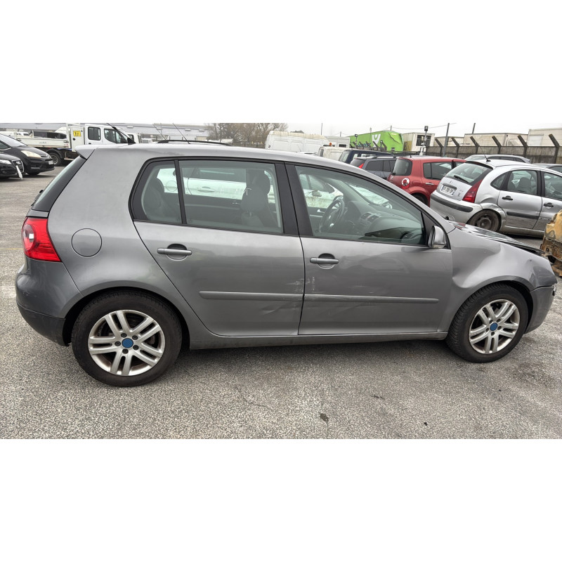 Malle/Hayon arriere VOLKSWAGEN GOLF 5 Photo n°18