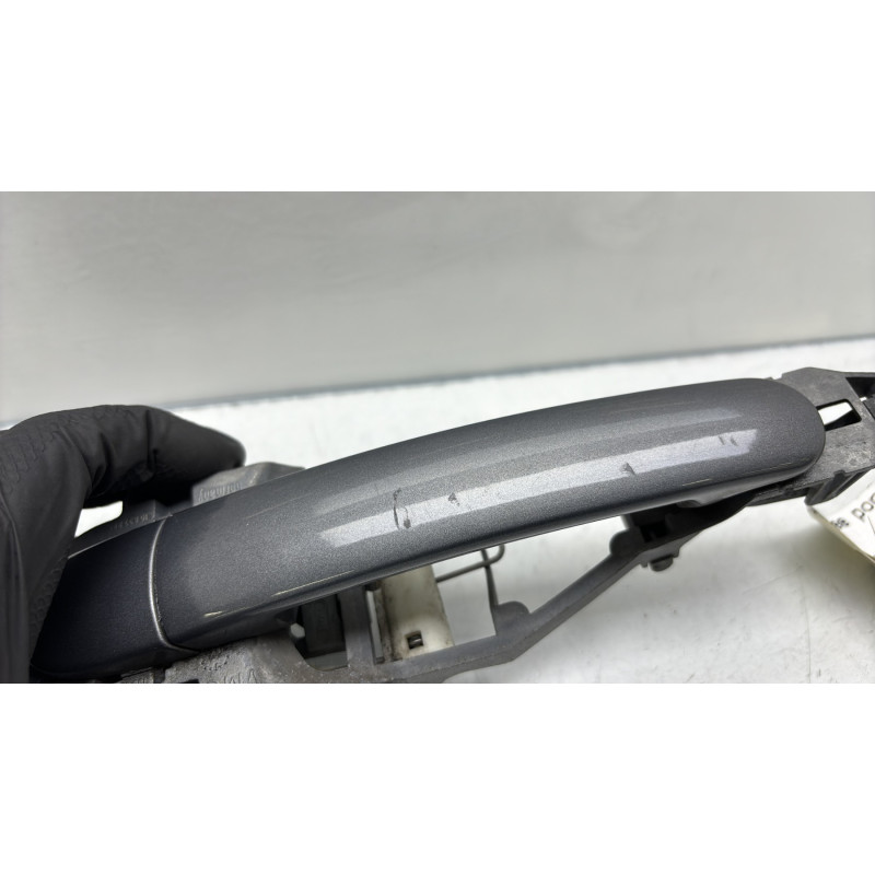 Poignee porte avant droit VOLKSWAGEN GOLF 5 Photo n°3