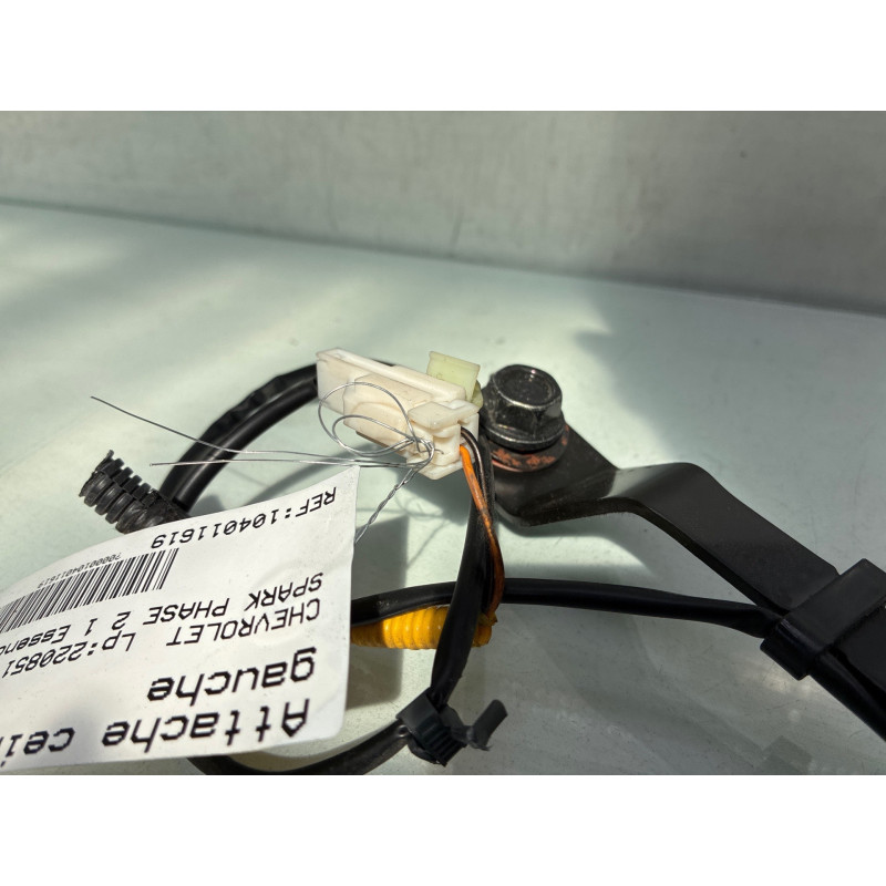 Attache ceinture avant gauche CHEVROLET SPARK Photo n°3