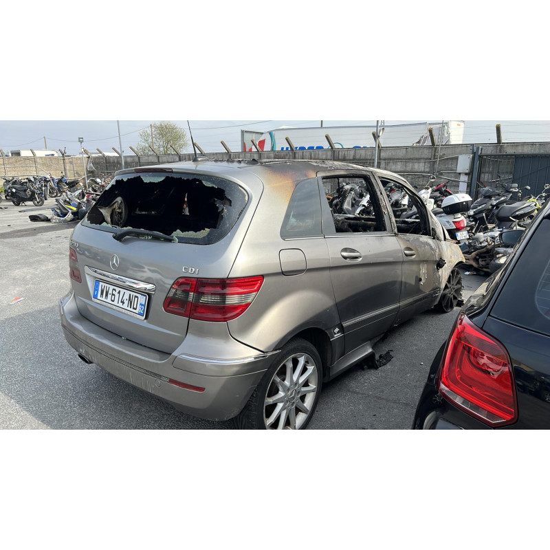 Feu arriere secondaire gauche (feux) MERCEDES CLASSE B 245 Photo n°4