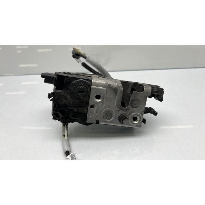 Serrure arriere droit PEUGEOT 208 1 Photo n°1