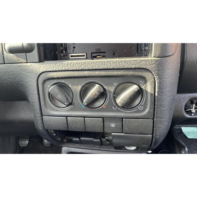 Pare boue avant gauche VOLKSWAGEN GOLF 3 Photo n°1