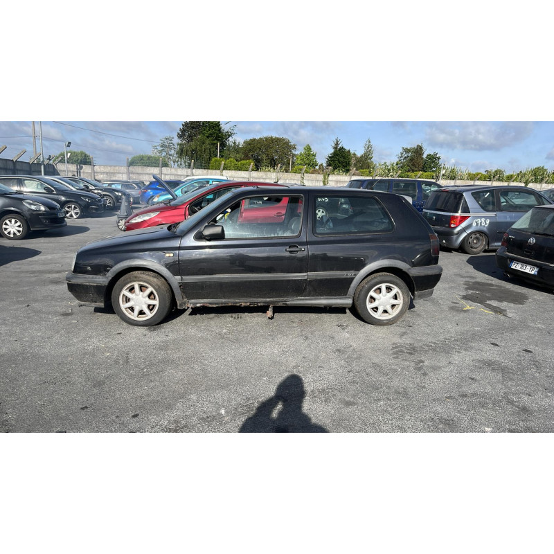Pare boue avant gauche VOLKSWAGEN GOLF 3 Photo n°3