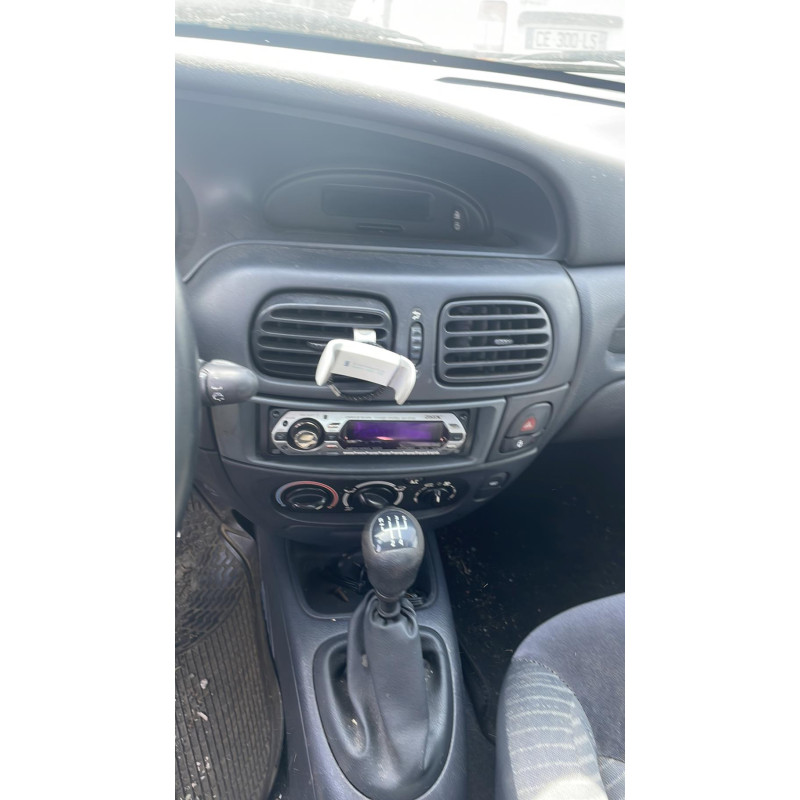 Malle/Hayon arriere RENAULT MEGANE 1 Photo n°3