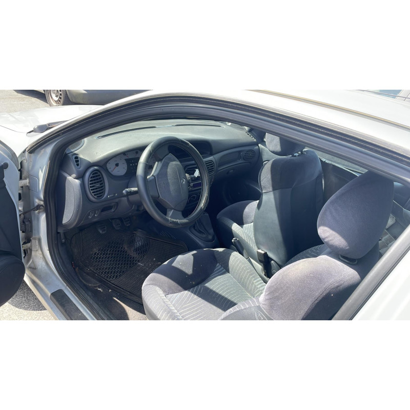 Malle/Hayon arriere RENAULT MEGANE 1 Photo n°5