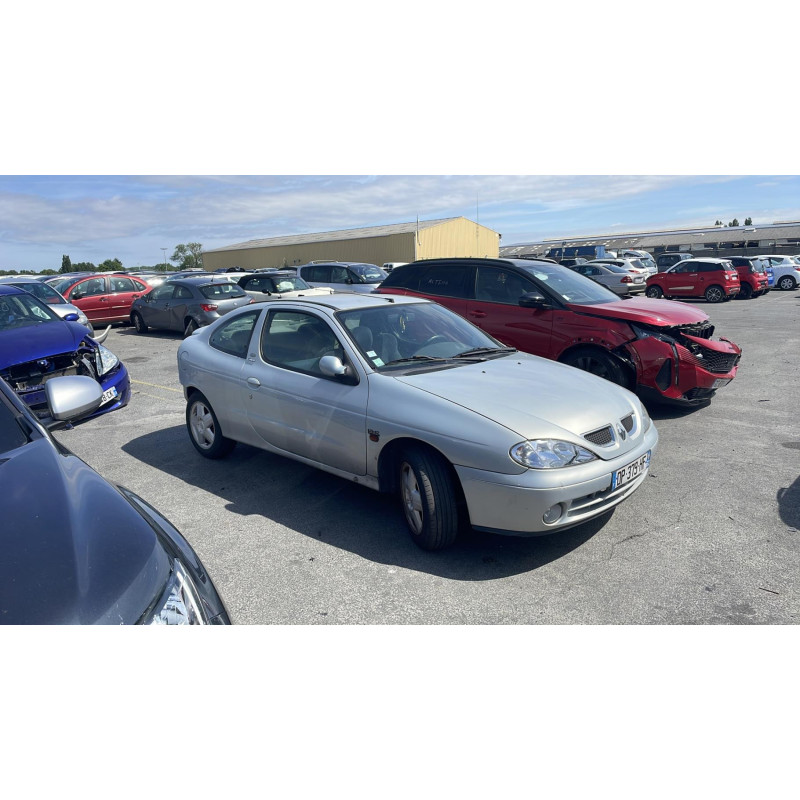 Malle/Hayon arriere RENAULT MEGANE 1 Photo n°7