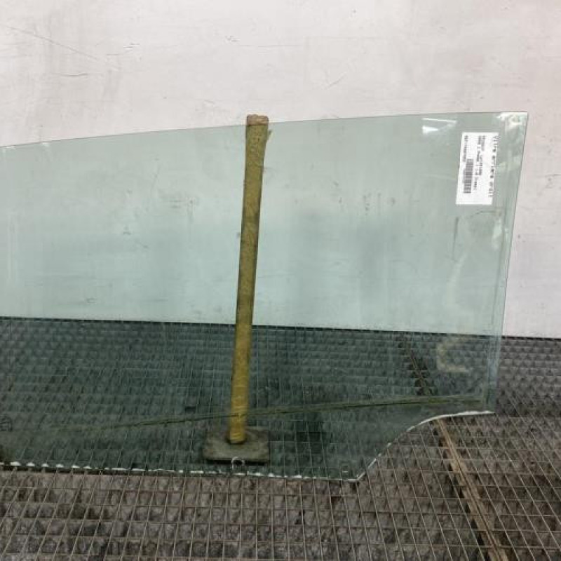 Vitre arriere droit PEUGEOT 5008 1 Photo n°4