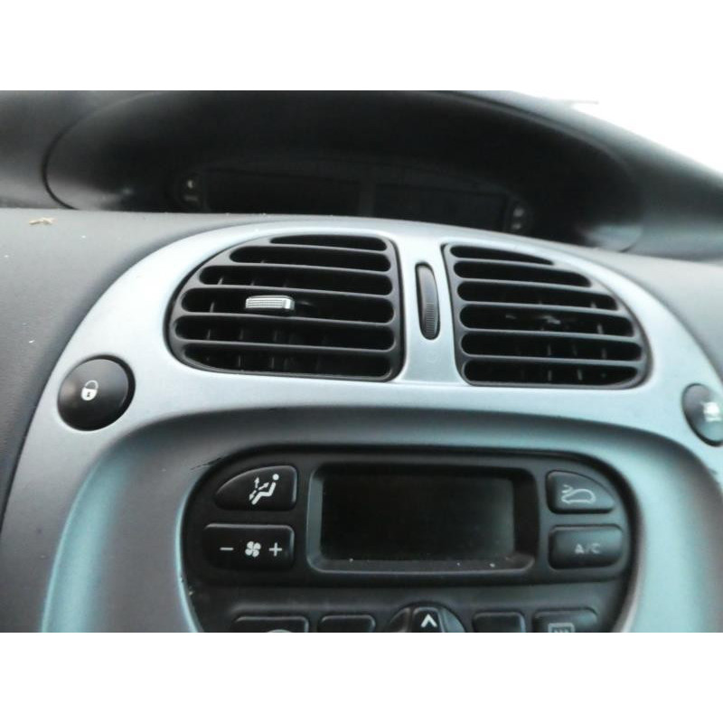 Pare boue avant gauche CITROEN XSARA PICASSO Photo n°12