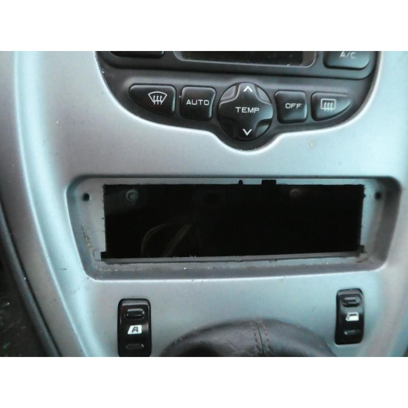 Pare boue avant gauche CITROEN XSARA PICASSO Photo n°13