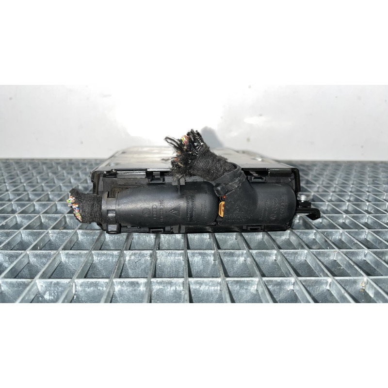 Calculateur moteur AUDI A4 2 Photo n°1