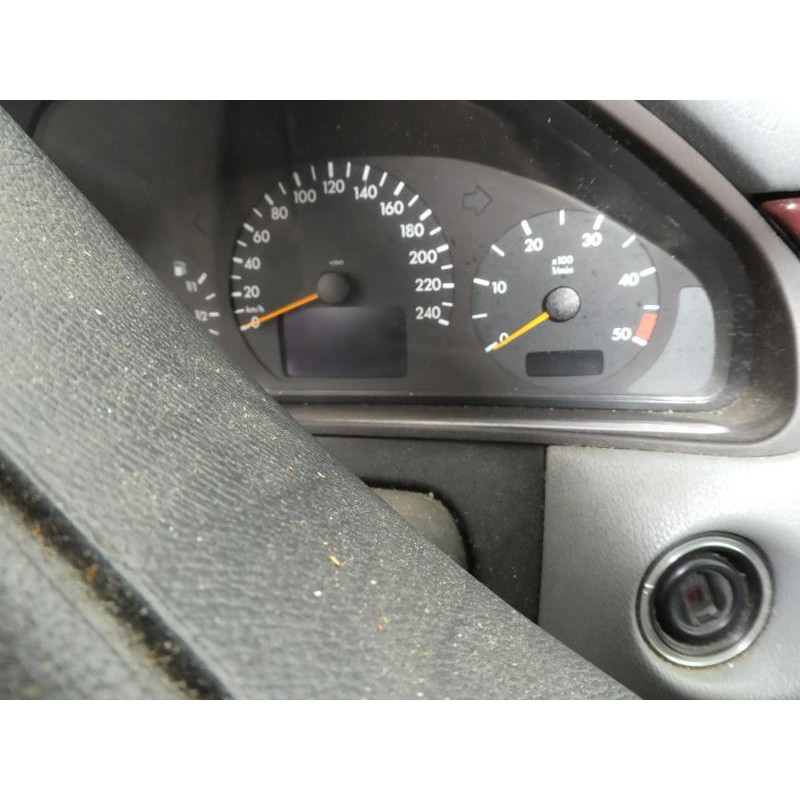Vitre avant gauche MERCEDES CLASSE E 210 Photo n°4