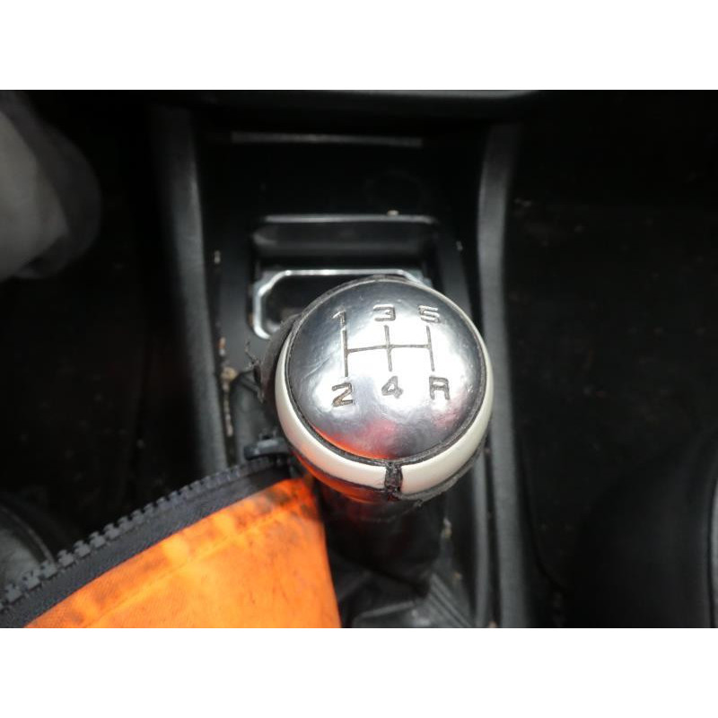 Vitre avant gauche PEUGEOT 406 Photo n°1