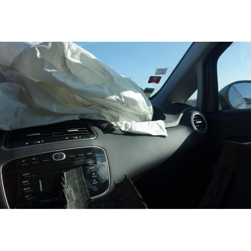 Volant FIAT PUNTO EVO 3 Photo n°8
