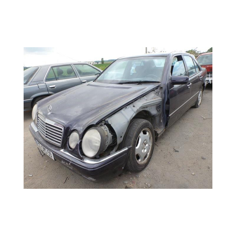 Vitre arriere droit MERCEDES CLASSE E 210 Photo n°1