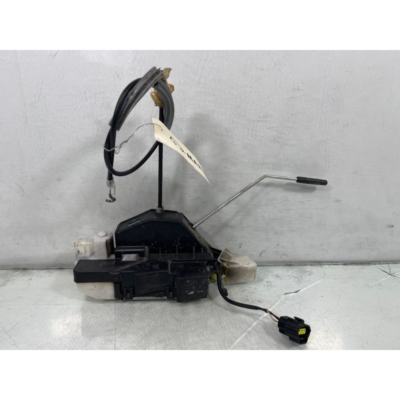Serrure avant gauche VOLKSWAGEN FOX Photo n°3